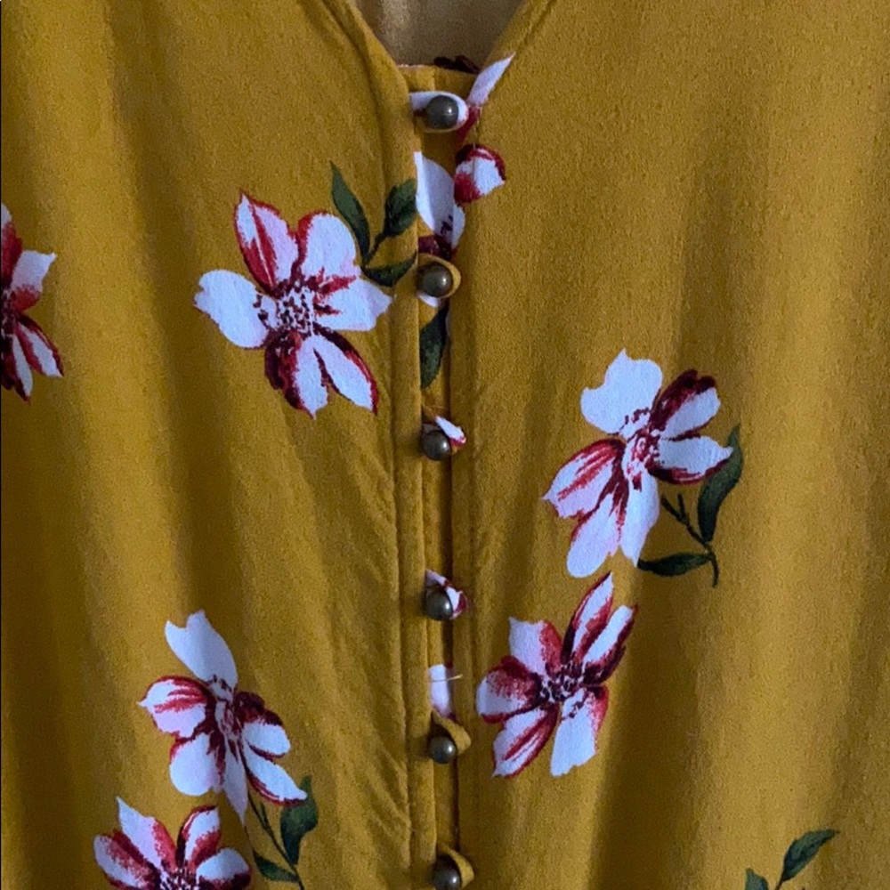 Flower patterned blouse - Picture 2 of 3